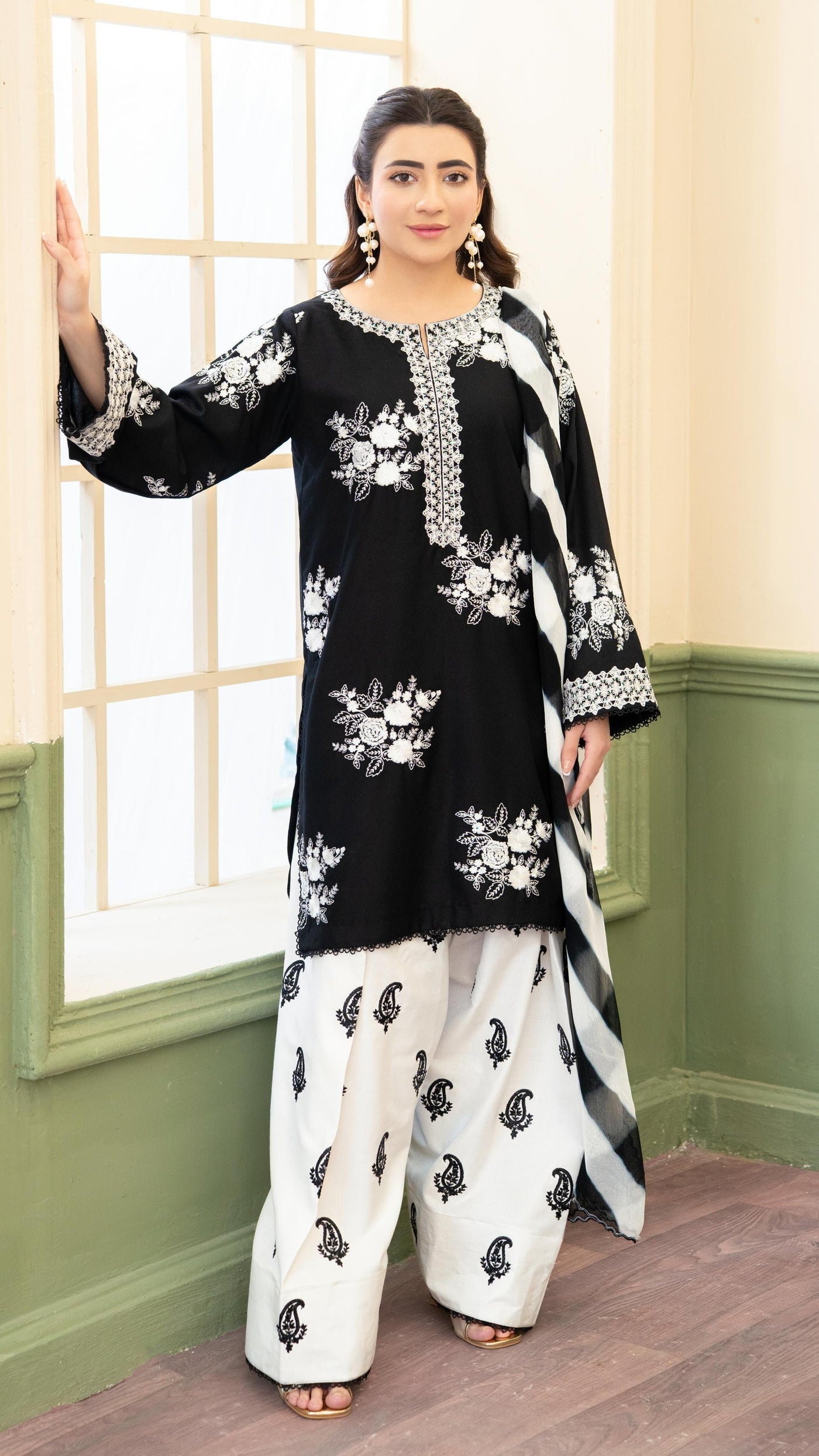 ZARA SHAHJAHAN LAWN EMBROIDERED 3PC