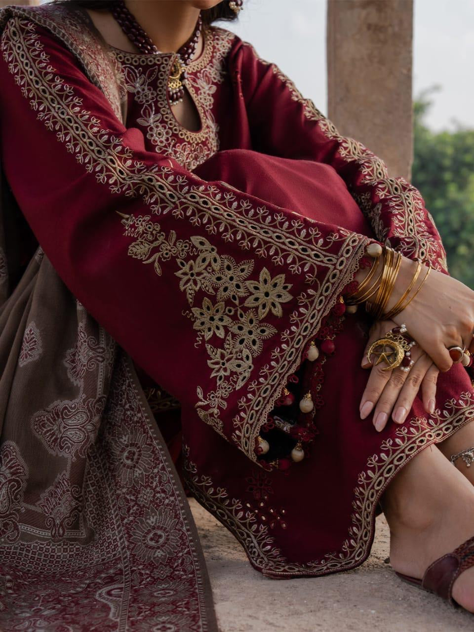 IZEL UNSTITCH LAWN EMBROIDERED 3PC (E240)